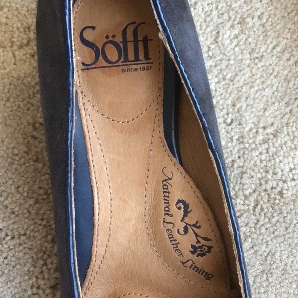 Sofft Women's Grey Suede Flats - Picture 2 of 5